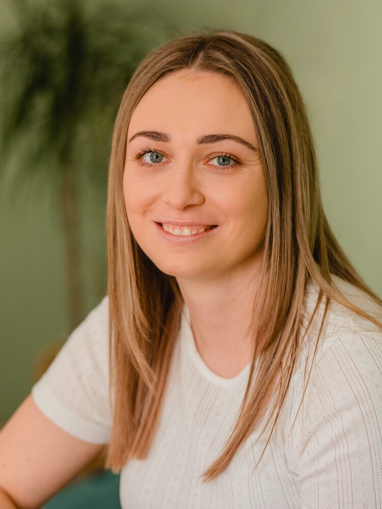Porträt von Hebamme Sarah Klaus